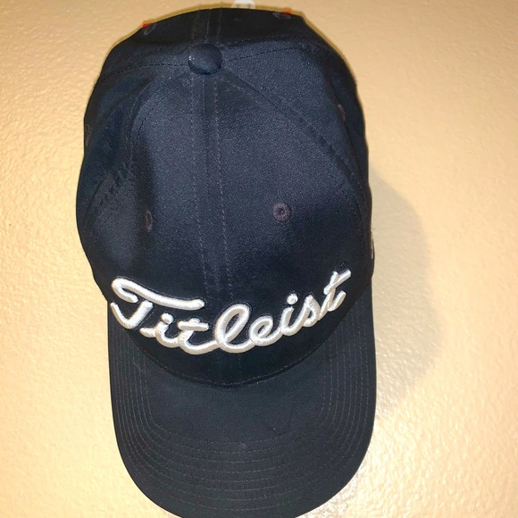 Titleist Pro-V1 x FJ Golf Hat